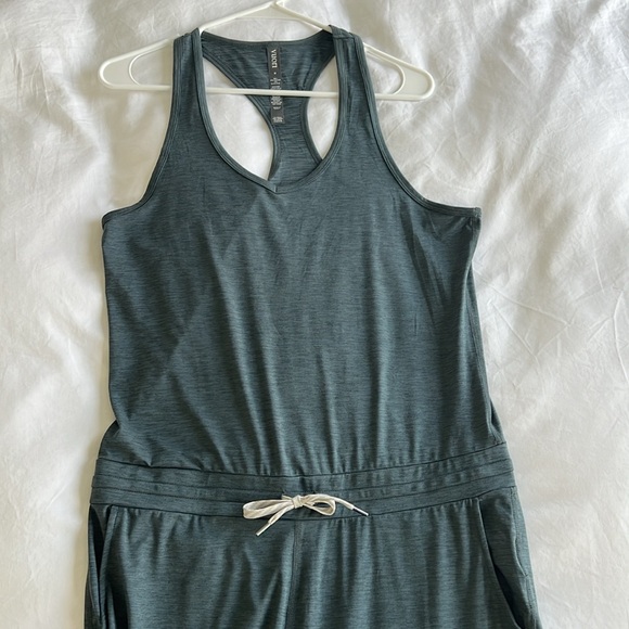 Vuori Lux Jumpsuit NWOT - Picture 4 of 14